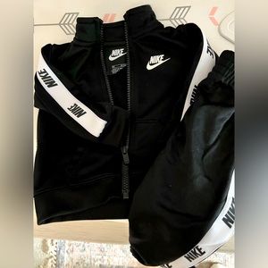 Nike 6M Track Suit